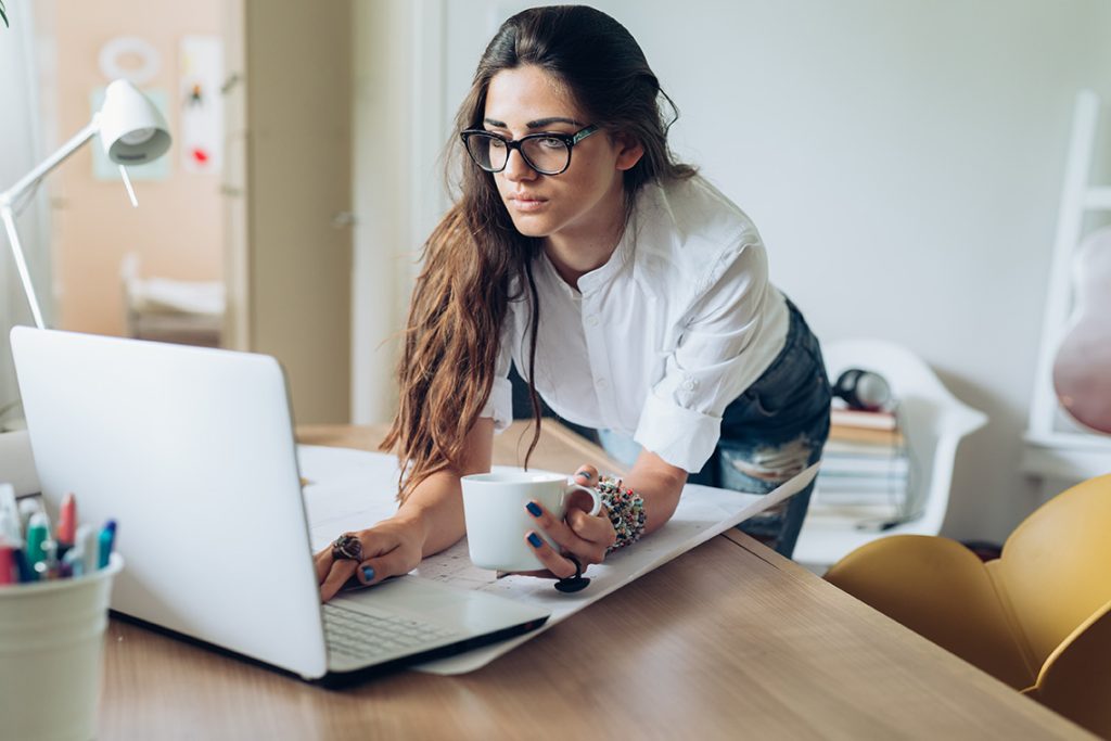 Woman-with-laptop